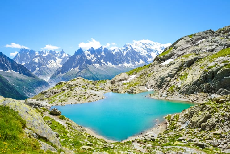 A lake nestled between mountains in Briançon.