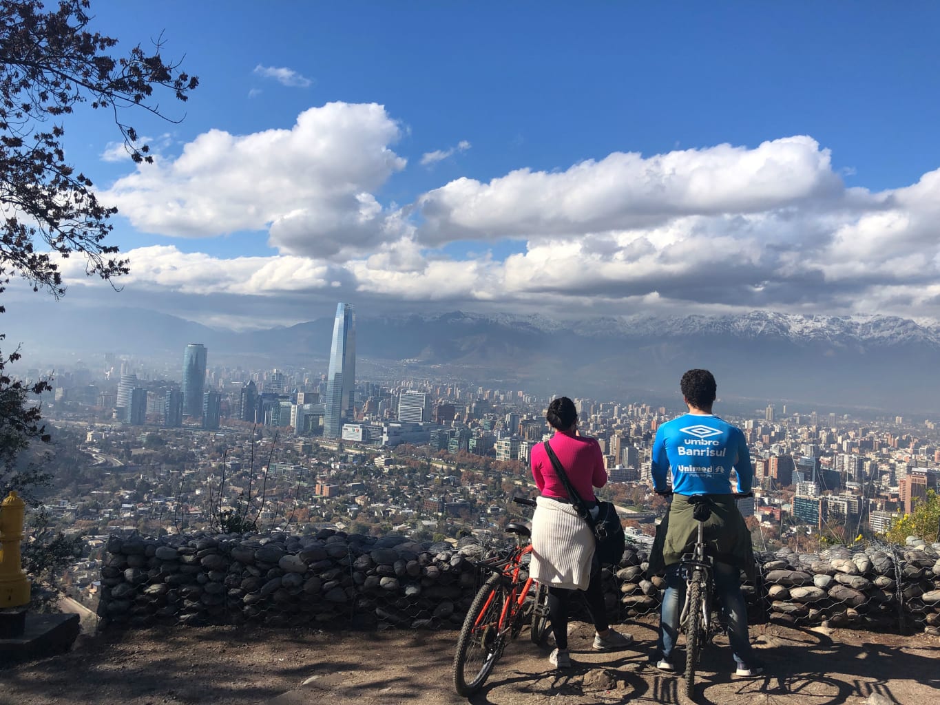 Two students looking at a view of Viña del Mar.