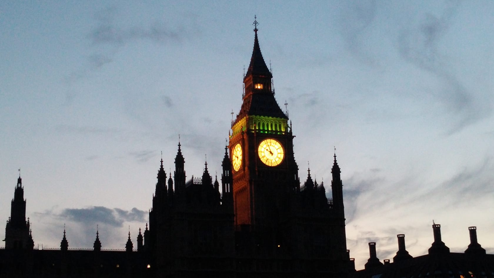 Big ben lit up at night.