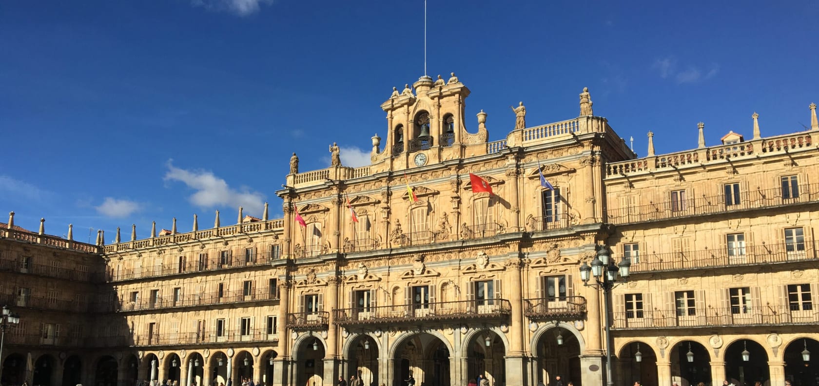 Big building in front of blue sky.