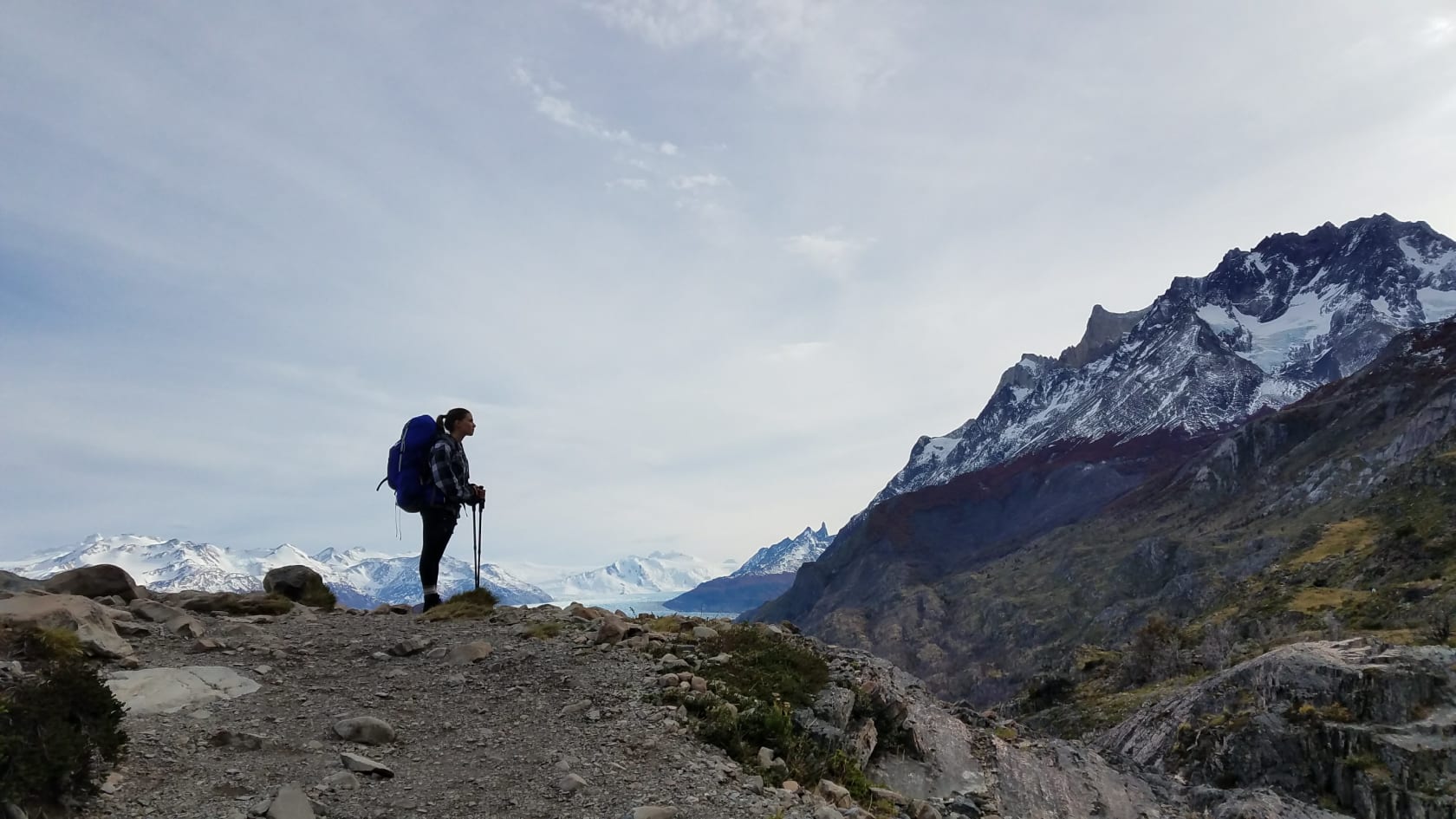 A student hiking on a mountain in Viña del Mar, Chile.